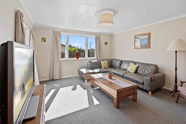 Photo of property in 35 Toi Street, Otaki Beach, Otaki, 5512