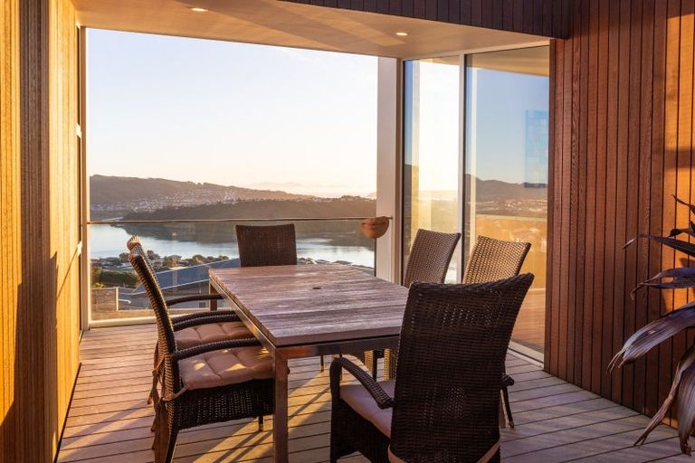 Photo of property in 10 Seascape View, Paremata, Porirua, 5024