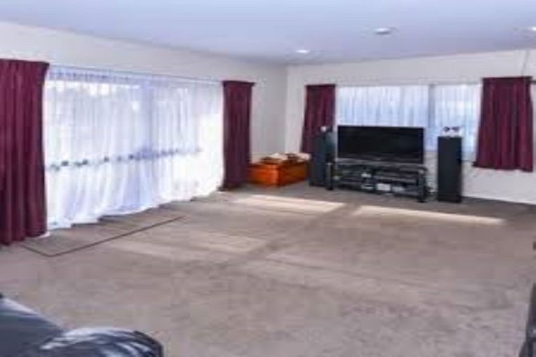 Photo of property in 130 Great South Road, Takanini, 2112