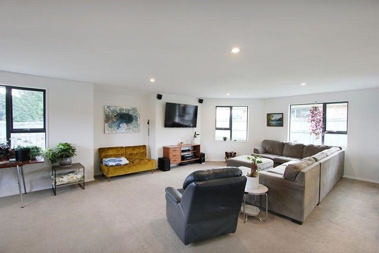 Photo of property in 1 White Hart Lane, Mosgiel, 9024