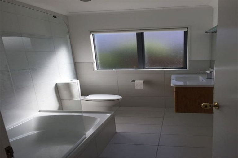 Photo of property in 73 Dress Circle, Newlands, Wellington, 6037