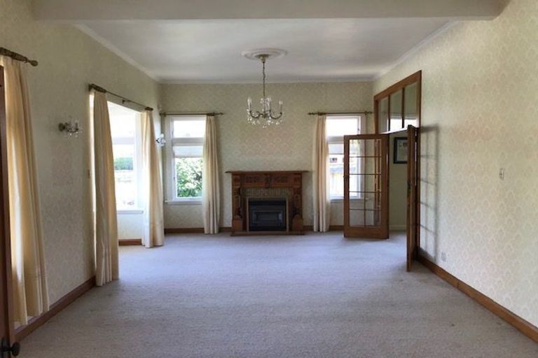 Photo of property in 27 Hautana Square, Woburn, Lower Hutt, 5010