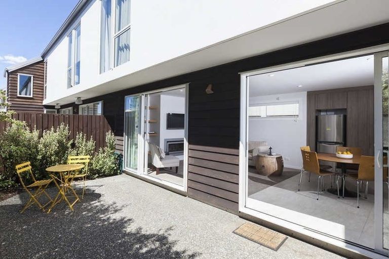 Photo of property in 2/10 Stoneyhurst Street, St Albans, Christchurch, 8014