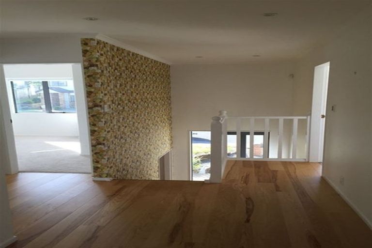 Photo of property in 73 Dress Circle, Newlands, Wellington, 6037