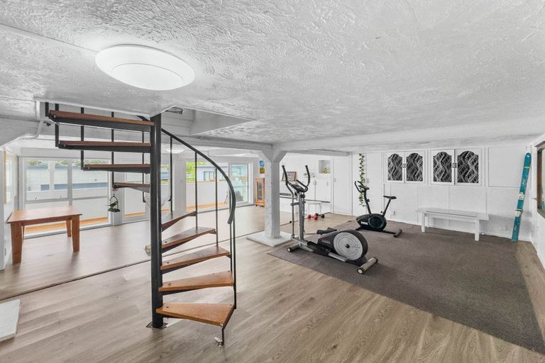 Photo of property in 73c East Coast Road, Castor Bay, Auckland, 0620