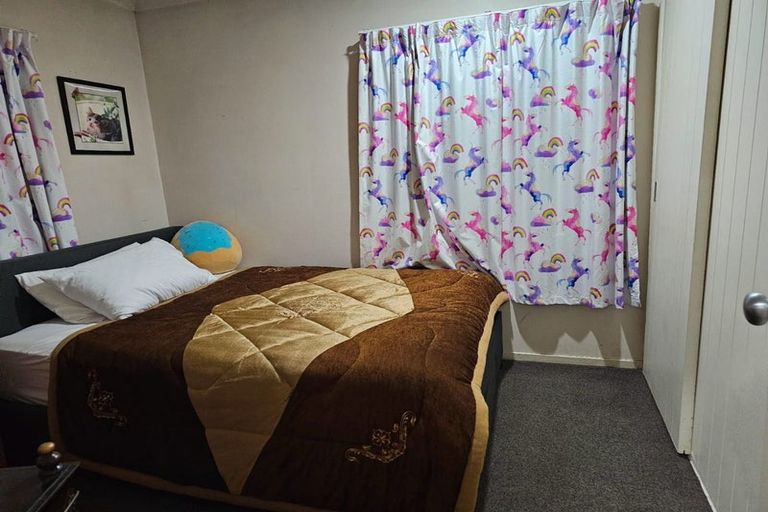 Photo of property in 87 Riverton Drive, Randwick Park, Auckland, 2105