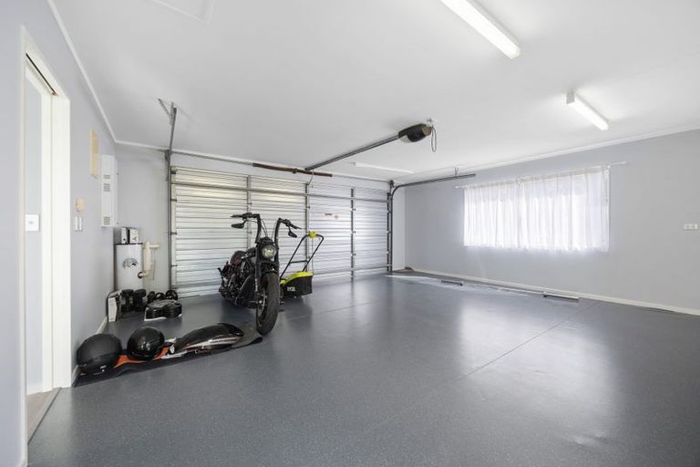 Photo of property in 10 Lupetti Rise, West Harbour, Auckland, 0618