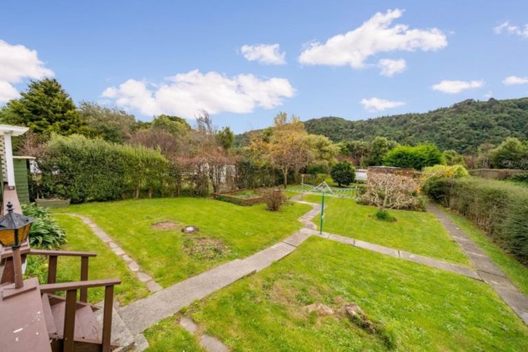 Photo of property in 15 Holdsworth Avenue, Trentham, Upper Hutt, 5018