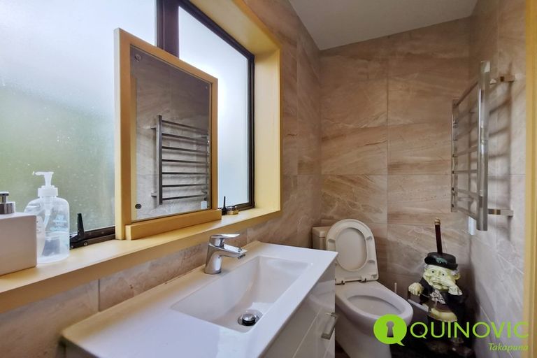 Photo of property in 2/215 Eskdale Road, Birkenhead, Auckland, 0626