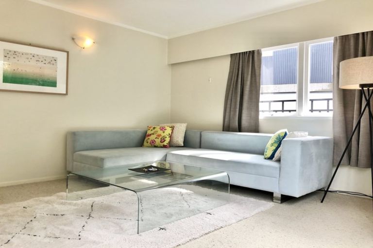 Photo of property in 2/16 Rangitoto Terrace, Milford, Auckland, 0620