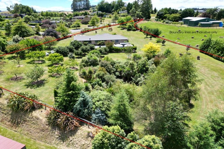 Photo of property in 18 Loch Views Road, Acacia Bay, Taupo, 3385