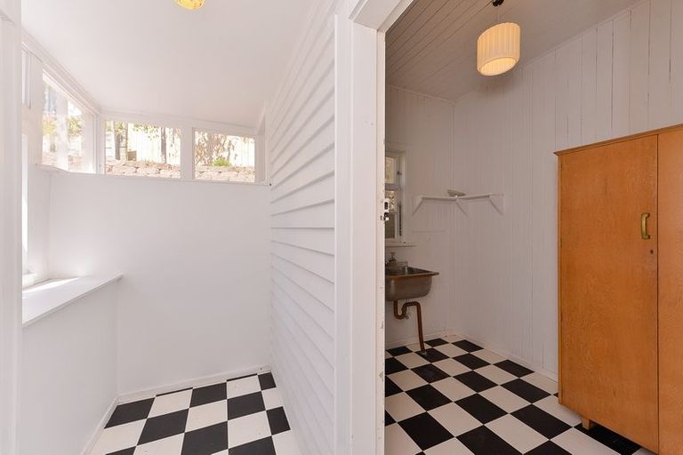 Photo of property in 6 David Crescent, Karori, Wellington, 6012