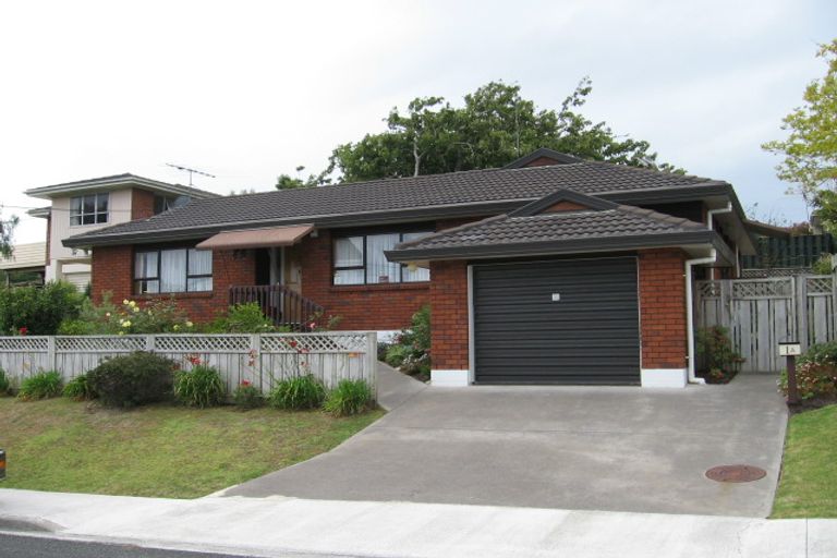Photo of property in 1 Phillip Parade, Forrest Hill, Auckland, 0620
