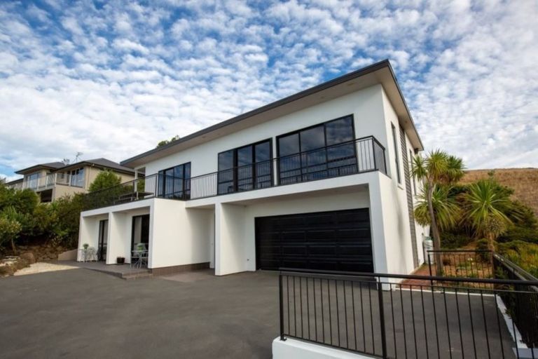 Photo of property in 2 Signal Hill Road, Mount Pleasant, Christchurch, 8081