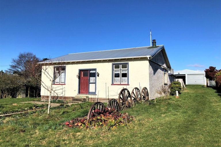 Photo of property in 16 Worcester Street, Waipahi, Gore, 9771