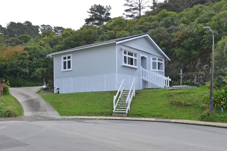 Photo of property in 88 Percy Dyett Drive, Karori, Wellington, 6012