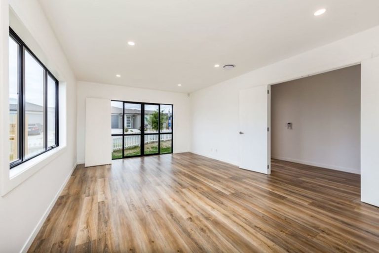 Photo of property in 4 Ahorangi Road, Silverdale, 0932