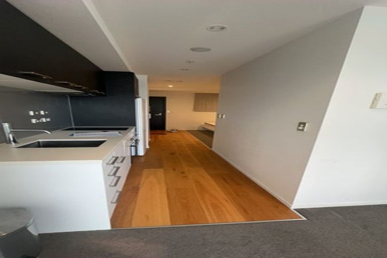 Photo of property in 60 Rauemi Way, Te Atatu South, Auckland, 0610