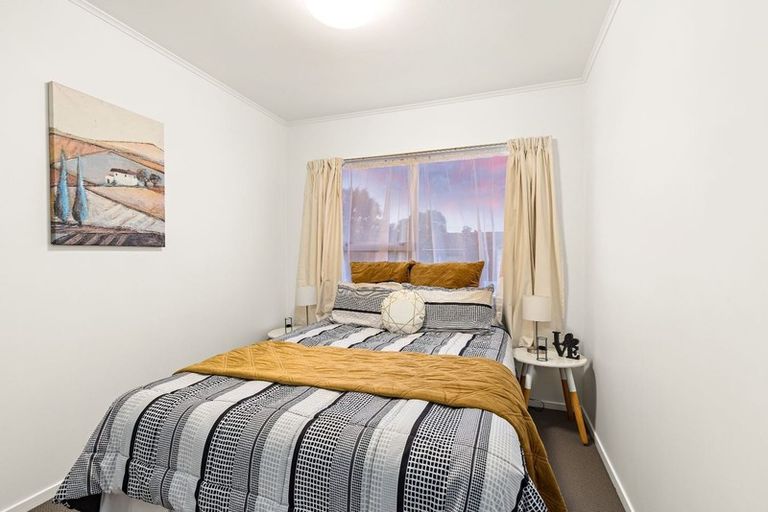 Photo of property in 10 Styca Place, Sunnyvale, Auckland, 0612