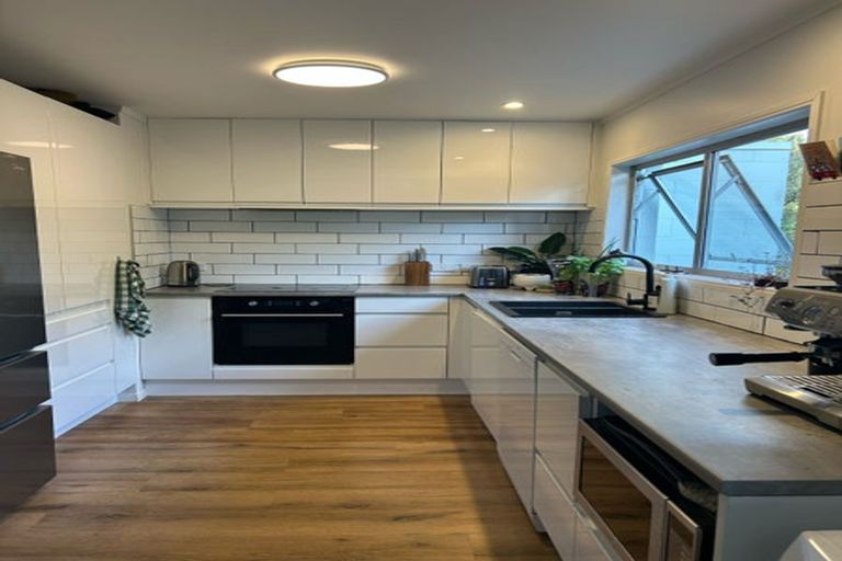 Photo of property in 37 West Lynn Road, Titirangi, Auckland, 0604