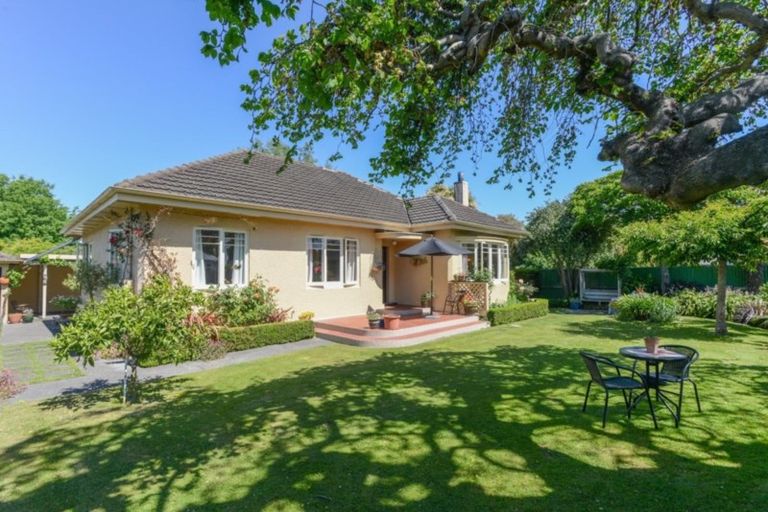 Photo of property in 216 Saint Leonards Avenue, Saint Leonards, Hastings, 4120