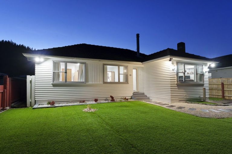 Photo of property in 243 Wellington Road, Wainuiomata, Lower Hutt, 5014