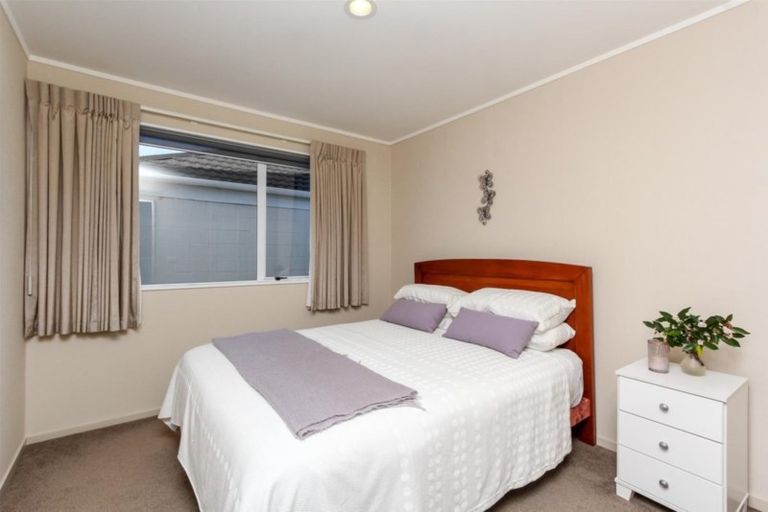 Photo of property in 54 Karina Road, Merrilands, New Plymouth, 4312