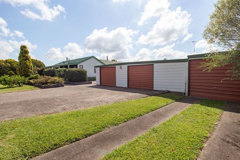 Photo of property in 2 Hale Place, Ngatea, 3503