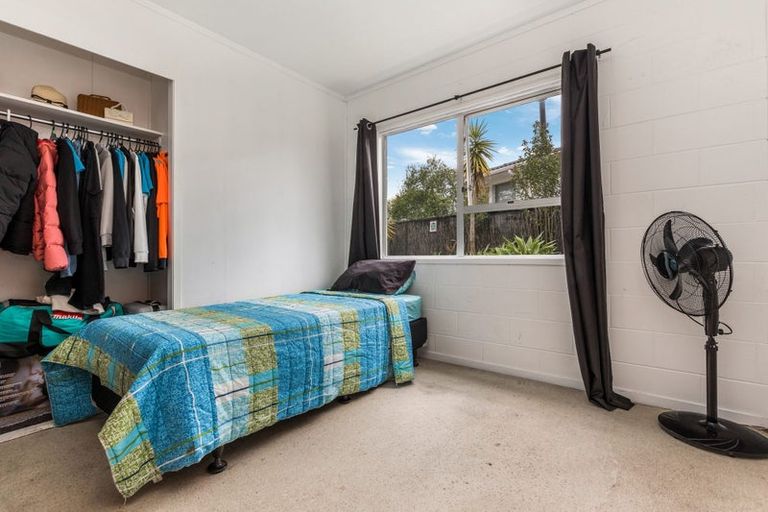 Photo of property in 12 Finlow Drive, Te Atatu South, Auckland, 0610