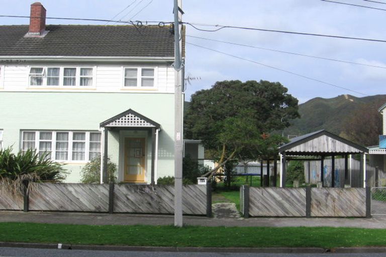 Photo of property in 104 Cambridge Terrace, Fairfield, Lower Hutt, 5011