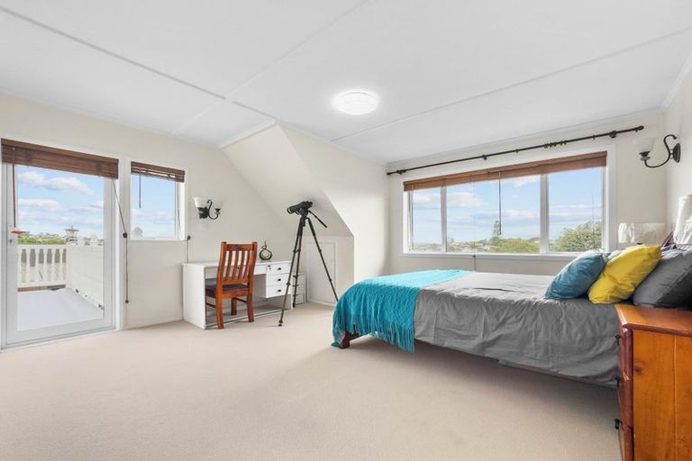 Photo of property in 73c East Coast Road, Castor Bay, Auckland, 0620