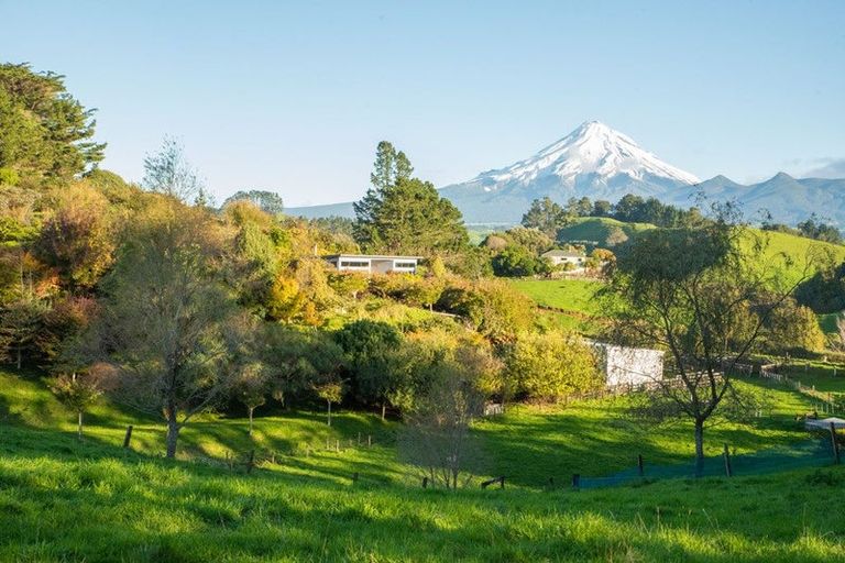 Photo of property in 10 Allan Road, Burgess Park, New Plymouth, 4371