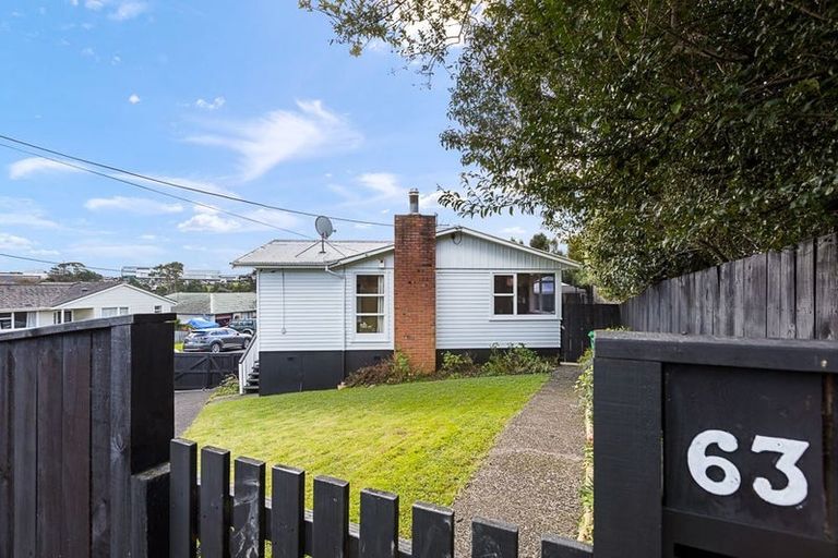 Photo of property in 63 Vodanovich Road, Te Atatu South, Auckland, 0610