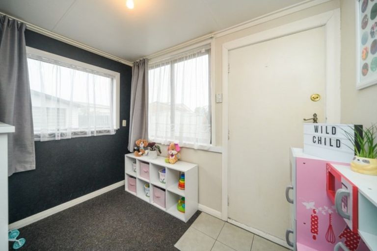 Photo of property in 15 Suzanne Grove, Kelvin Grove, Palmerston North, 4414