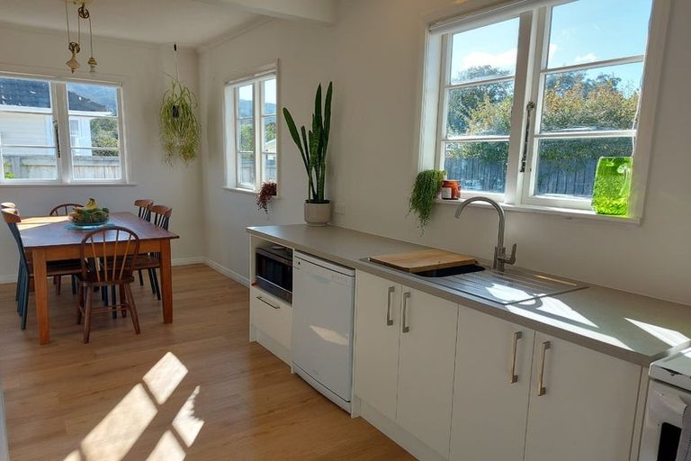 Photo of property in 5 Hood Avenue, Heretaunga, Upper Hutt, 5018