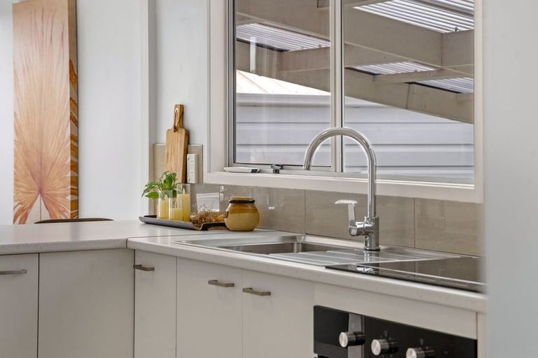 Photo of property in 7 Pureora Place, Clendon Park, Auckland, 2103