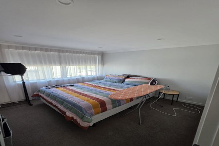 Photo of property in 14 Rauriki Lane, Rosehill, Papakura, 2113