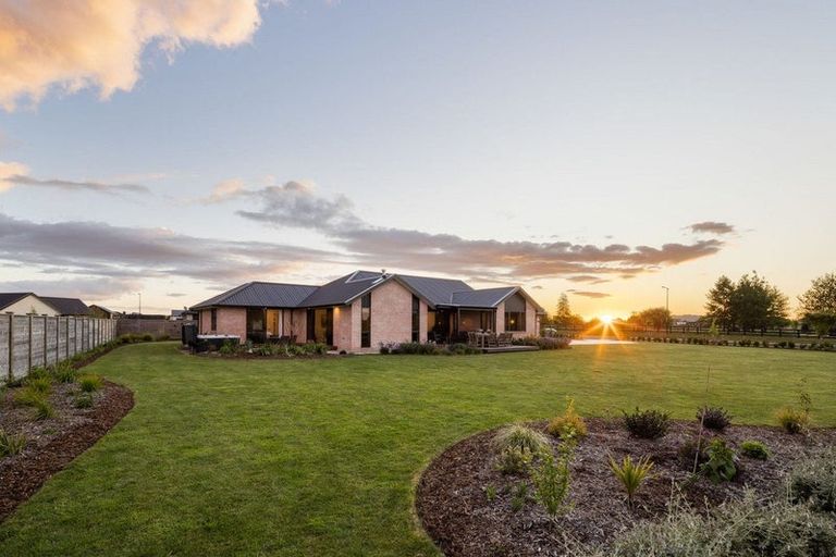 Photo of property in 39 Sunline Drive, Leamington, Cambridge, 3432