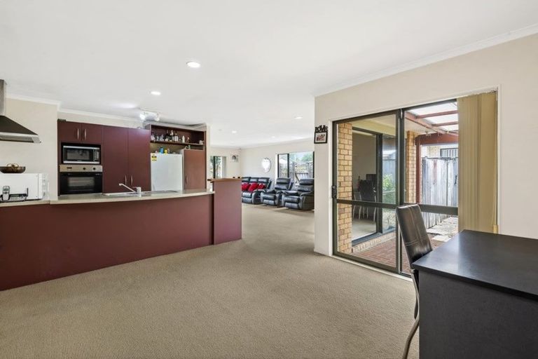 Photo of property in 47 Magic Way, Randwick Park, Auckland, 2105