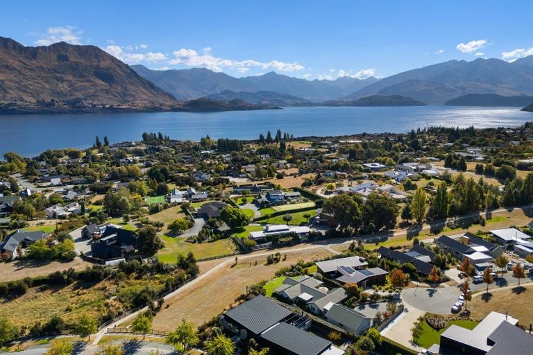 Photo of property in 28 Greenbelt Place, Wanaka, 9305