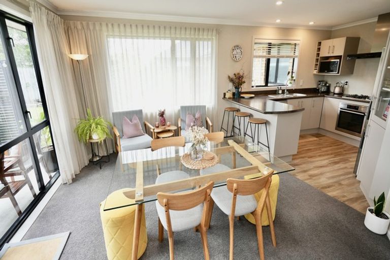 Photo of property in 16 Chestnut Close, Kelvin Grove, Palmerston North, 4414