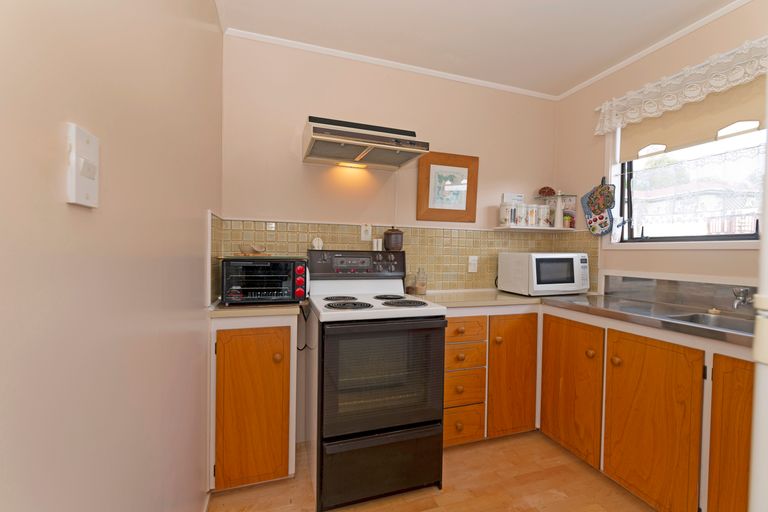 Photo of property in 53 Lavelle Road, Henderson, Auckland, 0612