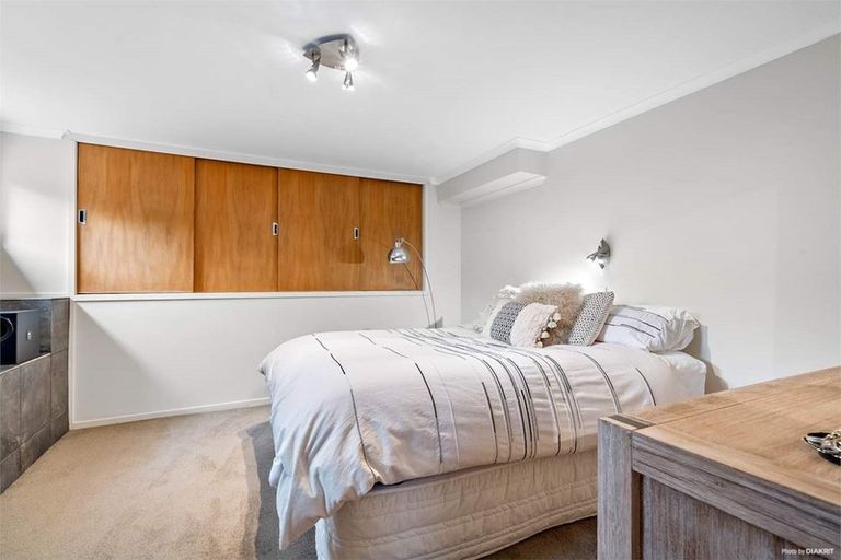 Photo of property in 9 Quibray Place, Botany Downs, Auckland, 2010