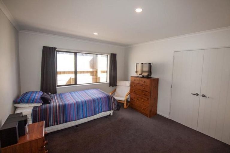 Photo of property in 212 Mark Avenue, Grenada Village, Wellington, 6037