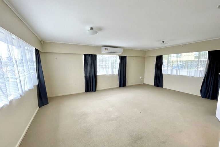 Photo of property in 2 Fairburn Grove, Johnsonville, Wellington, 6037