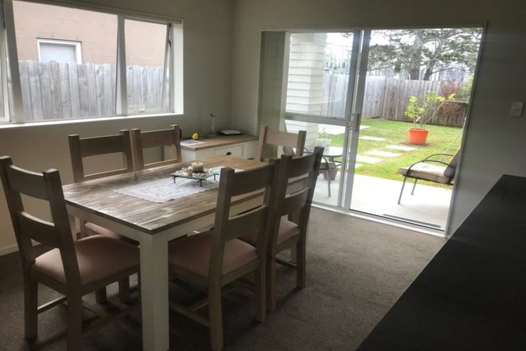 Photo of property in 52 Popokatea Drive, Takanini, 2112