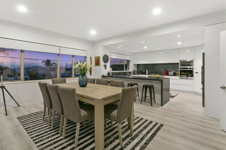 Photo of property in 1/148 Beach Road, Campbells Bay, Auckland, 0630