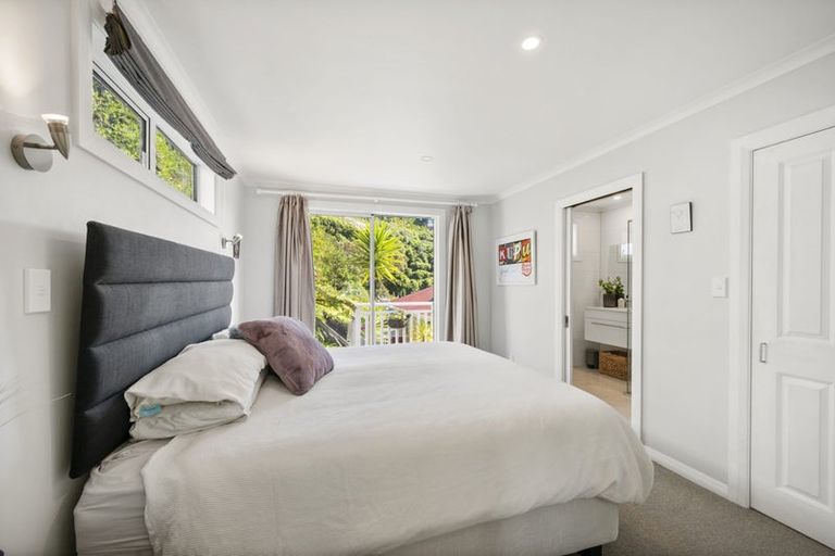 Photo of property in 34 Freeling Street, Island Bay, Wellington, 6023