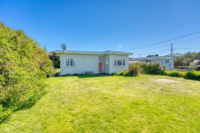 Photo of property in 23 Moana Street, Otaki Beach, Otaki, 5512