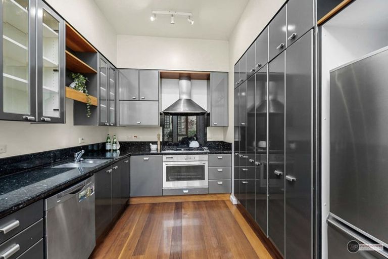 Photo of property in 6 Hawker Street, Mount Victoria, Wellington, 6011